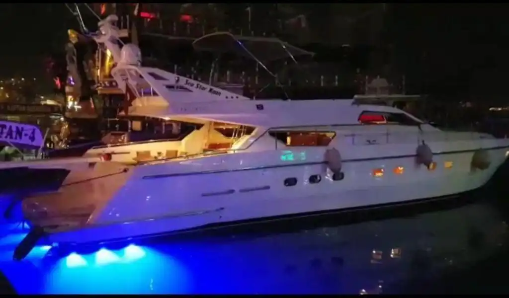 Alanya Yacht Rental 20m Ferretti 620